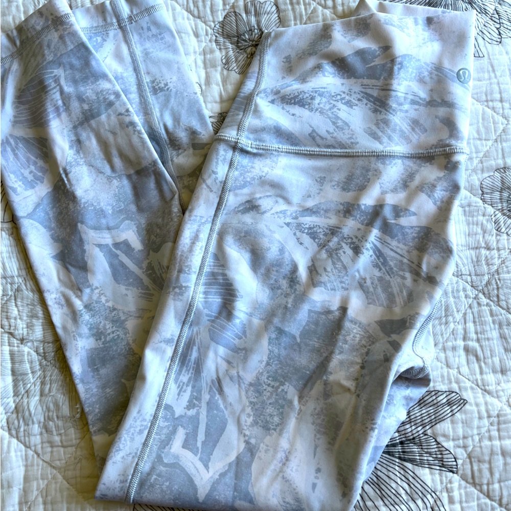 Lululemon printed 3/4 length wunder tights